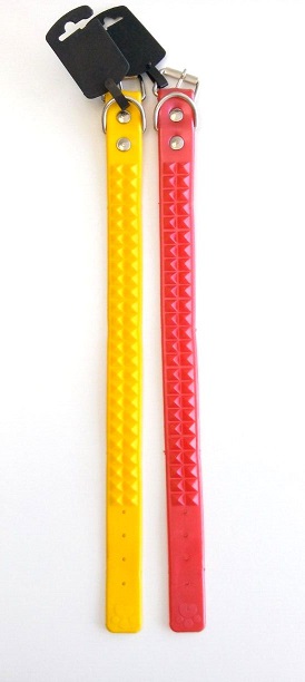 COLLAR DE PVC CON TACHAS N°5 - CAFRAN