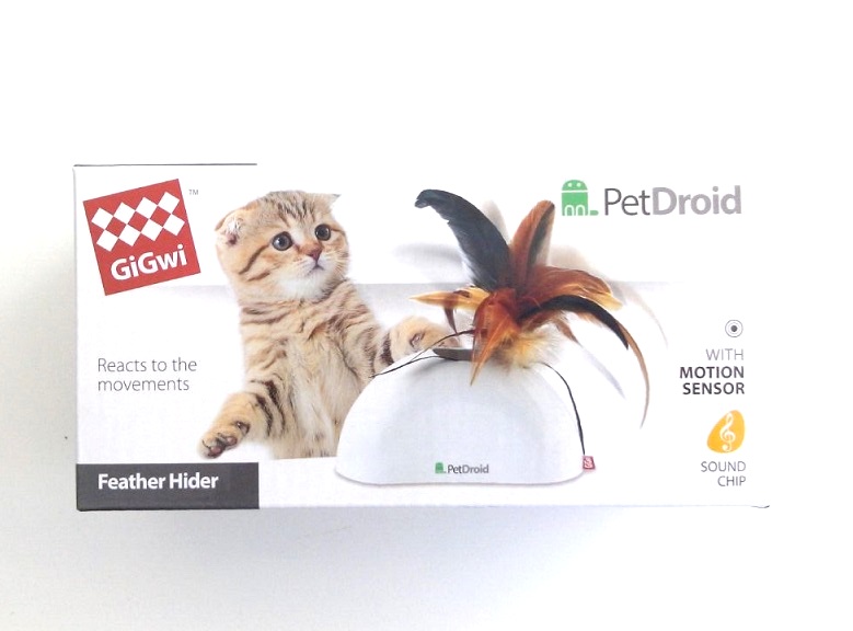 JUGUETE PET DROID CON SENSOR MOV. PLUMA NAT. Y SONIDO - GIGWI